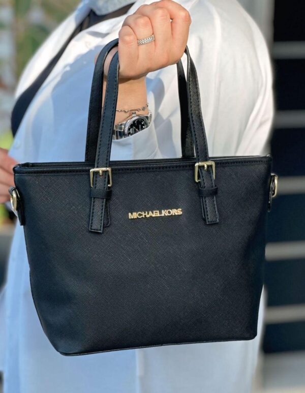 شنطة Michael Kors لون اسود