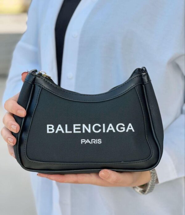 شنطة Balenciaga لون اسود