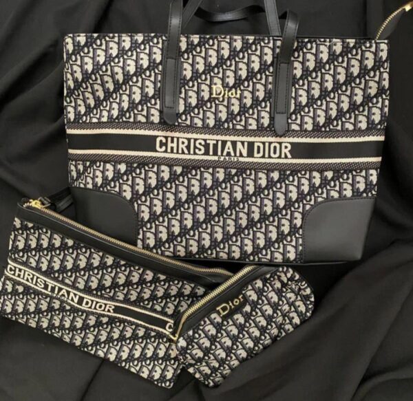 شنطة Christian Dior لون اسود وبيج